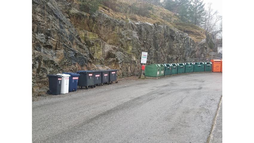 Återvinningsstationen med nya sopkärl